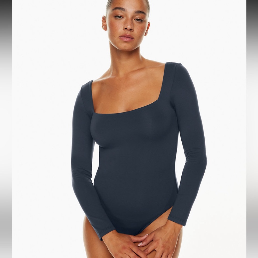 [LAST CHANCE] Aritzia Babaton contour Squareneck Longsleeve Bodysuit